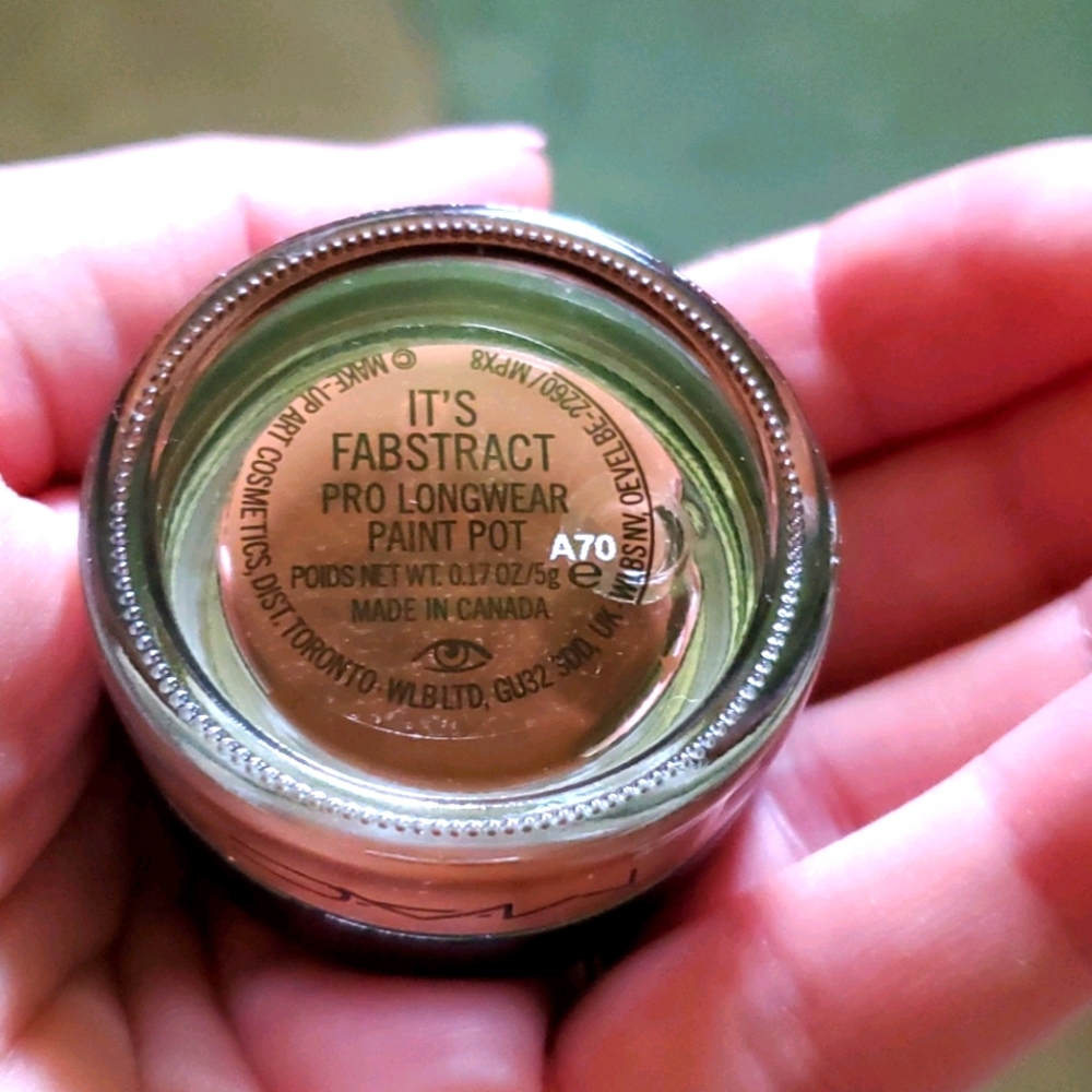 Mac It's Fabstract Paint Pot